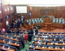 Deputetët e Kuvendit nënshkruajnë<br />peticion për shkarkimin e Brovinës