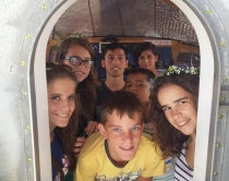 Anija TARA vizitohet nga fëmijë<br />të institucioneve të kujdesit social