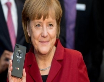 Skandali i përgjimeve, Merkel u jep<br />punonjësve smartphone 'Blackberry'