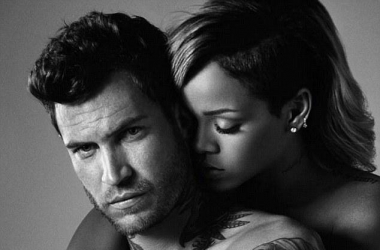 Rihanna sjell versionin mashkullor<br />të parfumit të saj  “Rogue”