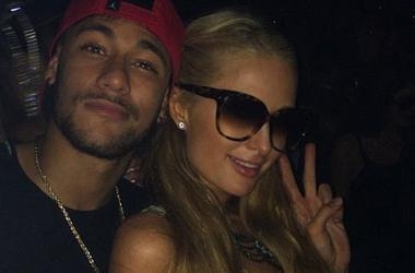 Paris Hilton dhe Neymar “selfie” së bashku<br /> FOTO