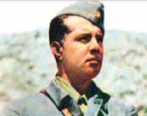 Frederik Nosi: Hoxha-gjeneralit Dejvis <br />