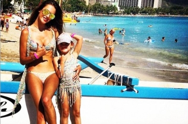 Alessandra Ambrossio bikini<br />të njëjta me të bijës Anja