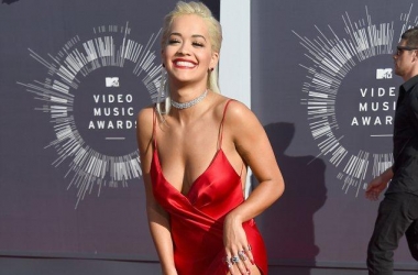 “MTV VMA”, Rita Ora “shpërthyese”<br /> i tregon të gjitha në tapetin e kuq<br /> FOTO
