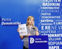 PD akuzon: Korrieri i parave<br />të pista punësohet në Rinas<br />AlbControl: I punësuar nga PD në 2012