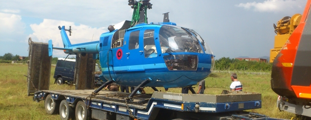 Nxirret nga ara me misër<br />helikopteri i qëlluar në Dukagjin<br />VD/Pamjet e zhvendosjes se helikopterit