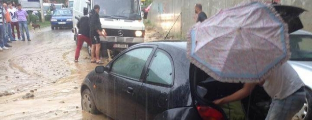 VIDEOLAJM/ Bllokohet ​për 2 orë<br />Tiranë-Elbasan,pati rrëshqitje