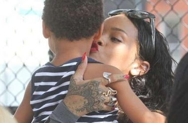 Rihanna tregon anën e ëmbël