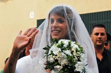 Elisabetta Canalis nuse,<br />i thotë “po” kirurgut në Itali<br /> FOTO
