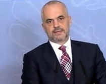 N&euml; mes t&euml; luft&euml;s Papa dha<br />mesazhin e shpres&euml;s dhe unitetit&nbsp;