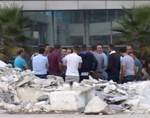 Kavaj&euml;, protestat p&euml;r shembjen<br />e obeliskut n&euml; dit&euml;n e tret&euml;