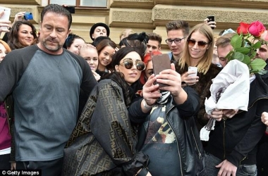Më ekstravagante se kurrë<br />Lady Gaga mahnit në Pragë