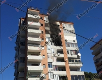 Durr&euml;s, zjarr n&euml; katin e gjasht&euml; t&euml;<br />nj&euml; pallati, shkak shk&euml;ndija elektrie