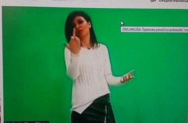 Zanfina Ismajli u drejton gishtin e mesëm 
Serbëve, revoltohen mediat