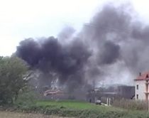 Fush&euml;-Kruj&euml;, p&euml;rfshihet nga flak&euml;t<br />magazina e gomave t&euml; kamion&euml;ve