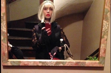 Eliza Dushkut i vjedhin çantën Louis<br />Vuitton të maskuarit për Halloween