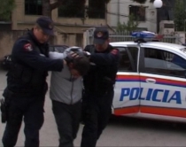 Vrau me 15 plumba 26 vjeçarin për<br />kalçeto, arrestohet në Tiranë autori