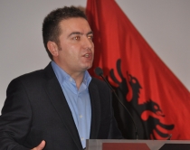 Luan Rama: Prokuroria t&euml; zbardh&euml;<br />&nbsp;sa m&euml; par&euml; akuzat e Tom Doshit