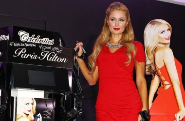 Paris Hilton sjell parfumin e 17-të,<br />e tepron me fotoshopin
