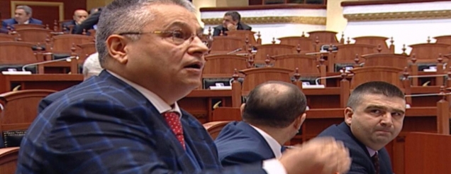 VIDEO/ Amendamenti i Finos<br />nervozon Braçen, ikën nga Kuvendi