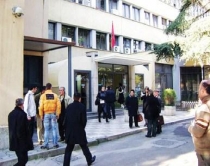 Ushtroi dhunë ndaj burrit, Gjykata<br /> e Tiranës dënon 49 vjeçaren