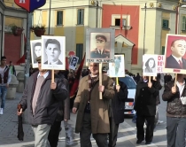 Videolajm/ &Ccedil;lirimi, nostalgjik&euml;t e<br />komunizmit&nbsp;me foton e Enverit