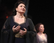 Sopranoja Theodossiou: Tmerr, shihja<br />burra q&euml; rrihnin grat&euml; p&euml;r t&euml; shp&euml;tua