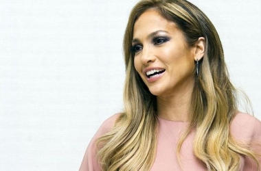 Jennifer Lopez shfaq “ëmbëlsinë”<br />në promovimin e rolit të ri