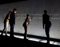 Foto/ SHBA,sot dita e Martin Luther<br />King Jr, familja Obama b&euml;n nderime