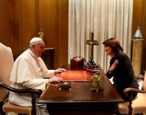 Jahjaga takon Papën: Të inspiruar<br />nga Gjon Pali II dhe Nënë Tereza!