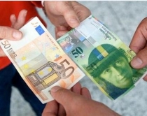 Franga zvicerane barazohet<br />me euron në tregun shqipta
