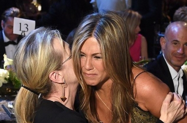 “SAG Awards”, Aniston përlotet pas<br />humbjes, ngushëllohet nga Streep