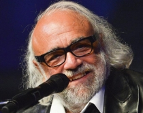 Shuhet në moshën 68-vjeçare<br />këngëtari i njohur grek Roussos