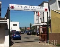 Hyn fshehura n&euml; sht&euml;pin&euml; e<br />vjehrr&euml;s dhunon n&euml;n&euml;n e bij&euml;