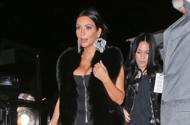 Kim Kardashian ekspozon<br />dekoltenë në koncertin e Sam Smith