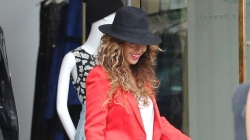 Beyonce gjithmonë në super<br />formë, tregon këmbët e tonifikuara 