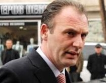 Z.Kryeminist&euml;r shkarkojeni<br />Jabllanoviqin para protest&euml;s