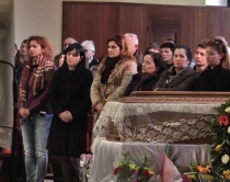 Aksidenti i &Ccedil;im Pek&euml;s, p&euml;rcillet<br />n&euml;&nbsp;banes&euml;n e fundit Fleura Kola<br />FOTO/ Homazhet p&euml;r Flerura Kol&euml;n