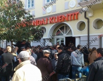 Radhë në sportelet e OSHEE-së<br />qytetarët paguajnë edhe me 