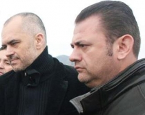 K&euml;rc&euml;nimet e Tom Doshit&nbsp;<br />bllokojn&euml; ndryshimin e Qeveris&euml;