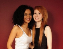 E pabesueshme, k&euml;to dy<br />vajza jan&euml; motra binjake!