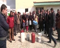 Vlor&euml;, banor&euml;t e fshatit Trevllaz&euml;r<br />&nbsp;protestojn&euml; p&euml;r ujin e pijsh&euml;m