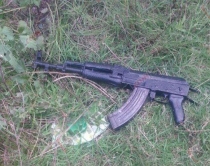 Berat, q&euml;llojn&euml; me kallashnikov&nbsp;<br />policia arreston kat&euml;r persona