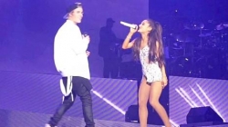Justin Bieber harron tekstin e<br />këngës, i kërkon falje Ariana Grandes 