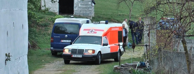 Tiranë, krim në familje, xhaxhai<br />vret me armë nipin, më pas veten