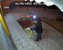 Videolajm/ Vlorë, mania për të<br />vjedhur...nuk kursen as zorrën e ujit