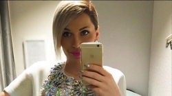 Besa Kokëdhima shkurton flokët,<br />tregon modelin e ri në Instagram 