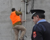 Vodh&euml;n energjin&euml;, n&euml; pranga 8<br />persona, 13 t&euml; tjer&euml; n&euml; k&euml;rkim