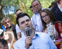 Basha prezanton kandidatët në Dibër<br />e Bulqizë: Mjaft burgosjes e gjobave