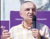 Meta prezanton Cenajn: M&euml; vjen<br />keq q&euml; p&euml;rball&euml; kemi nj&euml; ballist<br />&nbsp;